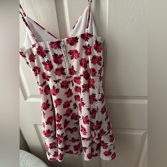 B darlin’ floral dress in juniors size 9/10. In almost excellent condition - Picture 2 of 4